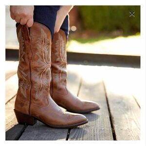 Ariat Women’s Heritage Elastic Calf Western Boot - Excellent Condition